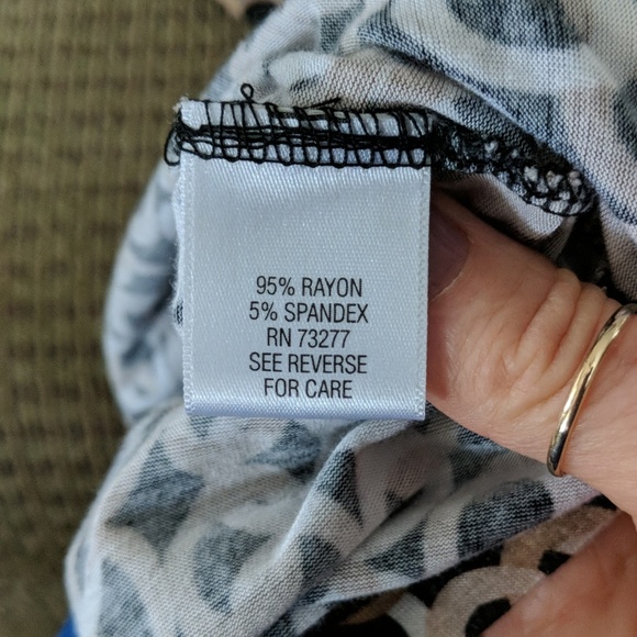 Dana Buchman three quarter length sleeve top - Picture 9 of 10